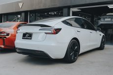 画像9: TESLA テスラ NEW MODEL 新型 モデル 3 トランク用 リアスポイラー 本物Drycarbon ドライカーボン (9)